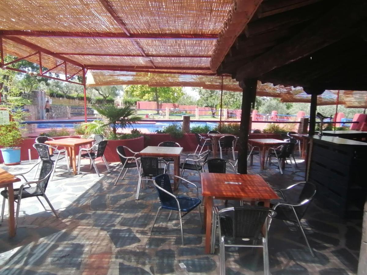 Complejo Aldea Vetonia Check Out Hasta Las 20H Parque De Mascotas Zonas Infantiles Ideal Grupos Parejas Familias Informate Apertura Piscina 1 De Mayo Hervás Dış mekan fotoğraf