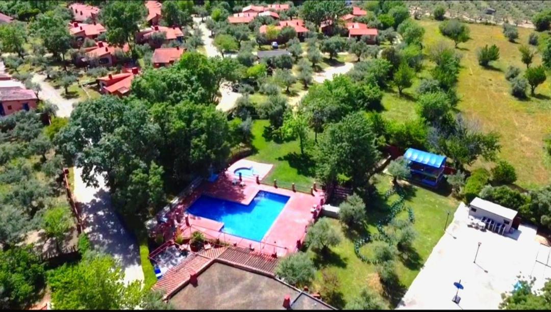 Complejo Aldea Vetonia Check Out Hasta Las 20H Parque De Mascotas Zonas Infantiles Ideal Grupos Parejas Familias Informate Apertura Piscina 1 De Mayo Hervás Dış mekan fotoğraf