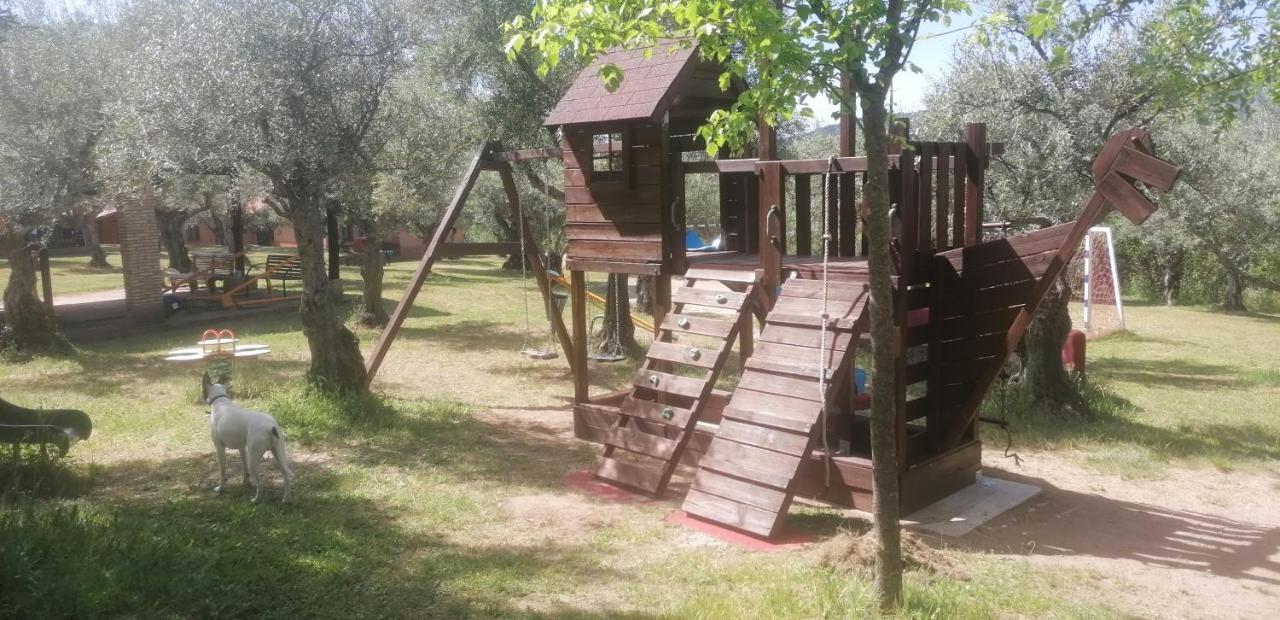 Complejo Aldea Vetonia Check Out Hasta Las 20H Parque De Mascotas Zonas Infantiles Ideal Grupos Parejas Familias Informate Apertura Piscina 1 De Mayo Hervás Dış mekan fotoğraf