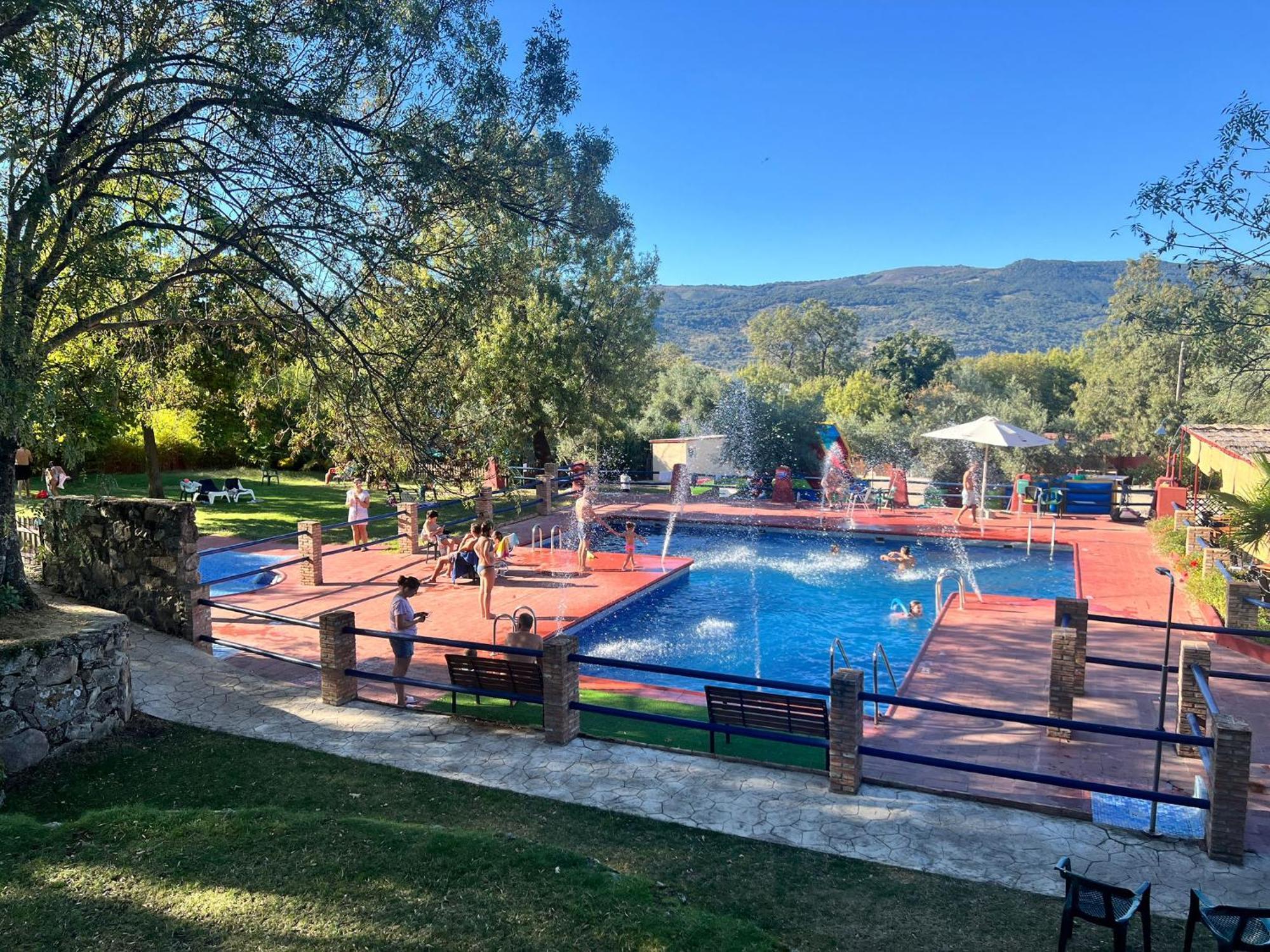 Complejo Aldea Vetonia Check Out Hasta Las 20H Parque De Mascotas Zonas Infantiles Ideal Grupos Parejas Familias Informate Apertura Piscina 1 De Mayo Hervás Dış mekan fotoğraf