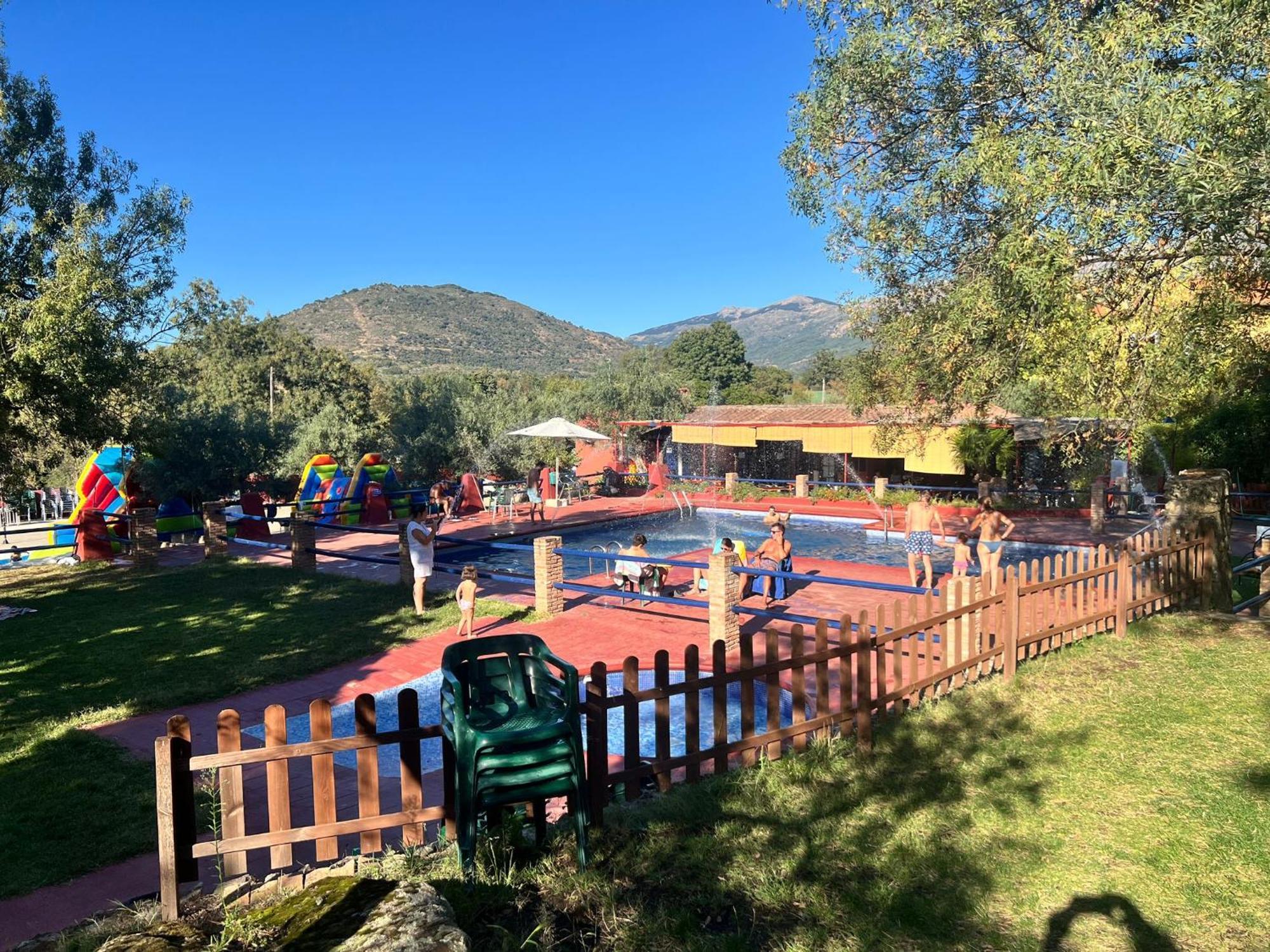Complejo Aldea Vetonia Check Out Hasta Las 20H Parque De Mascotas Zonas Infantiles Ideal Grupos Parejas Familias Informate Apertura Piscina 1 De Mayo Hervás Dış mekan fotoğraf